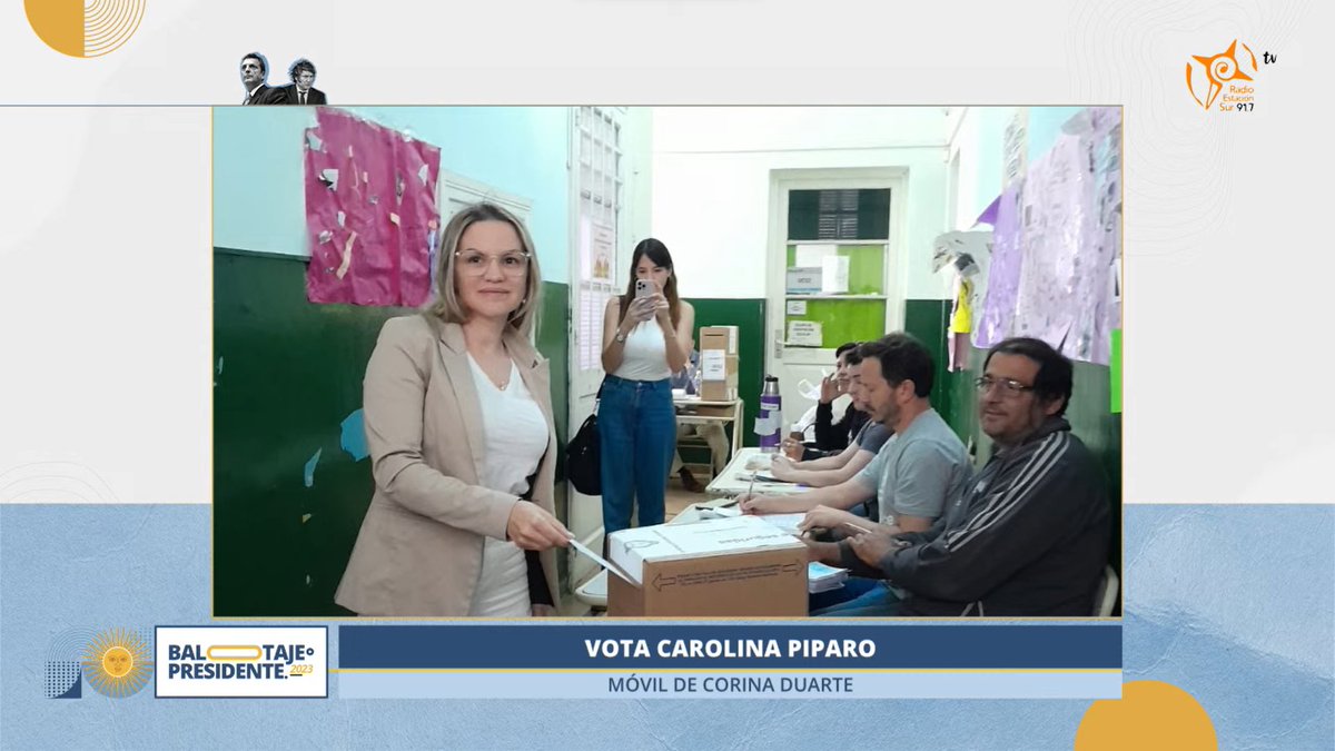 EstacionSur917's tweet photo. #AHORA | 🚗 Móvil de @DuarteCorina desde la Escuela 10, donde votó @CarolinaPiparo: "Entré y salí. Pregunté si me tenia que preocupar y me dijeron que va muy muy rápido"

🔴 EN VIVO: https://t.co/NbDgRBrzon https://t.co/0dQsjdtjUO