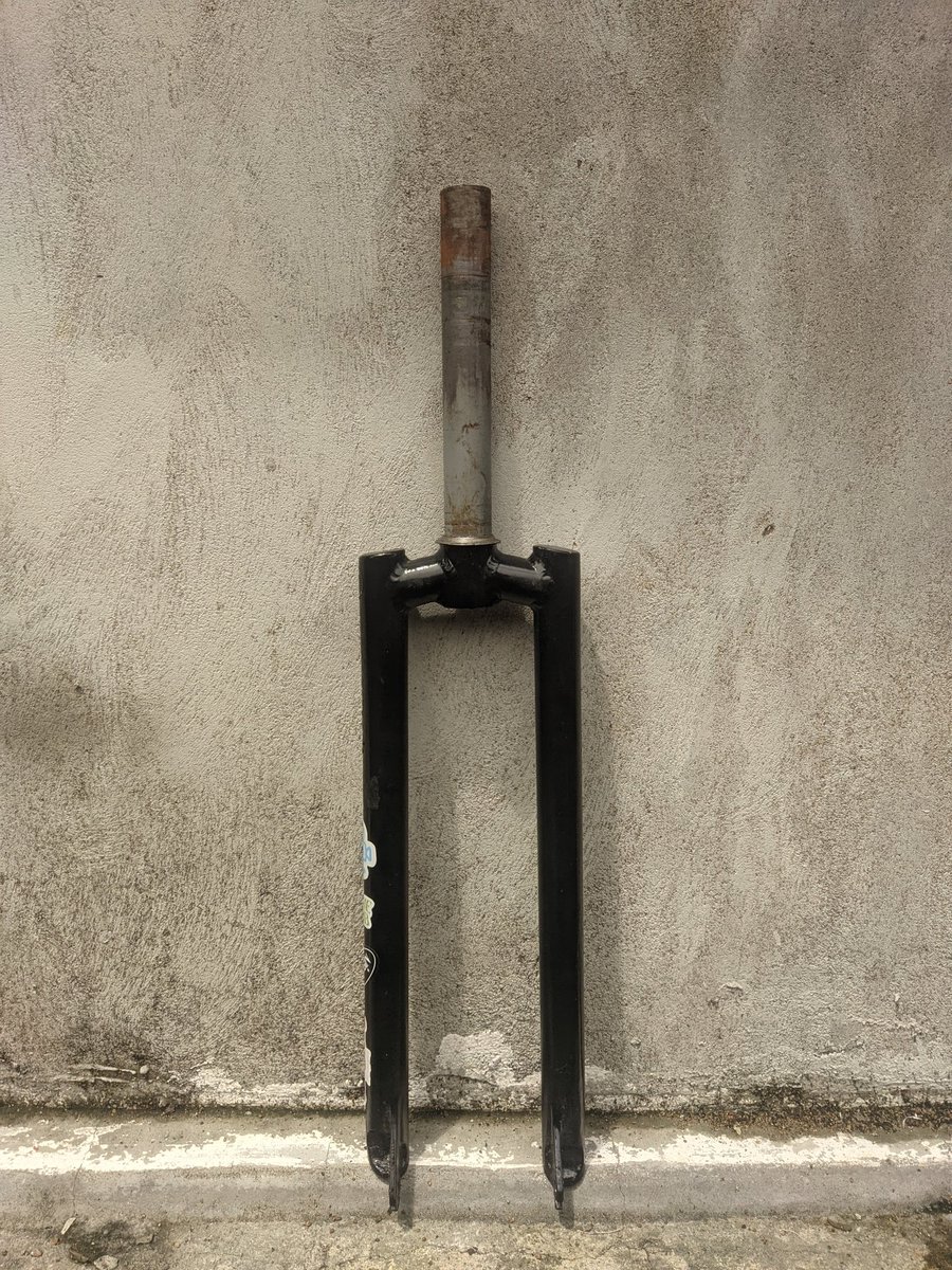 feihunkz's tweet photo. WTS Fork gatau namanya, copotan beli fullbike kemaren. cocok buat FGFS/Tracklocross.oversize, panjanh steertube 19cm
200K aja
#fnfjb https://t.co/pGBSmnJqmZ