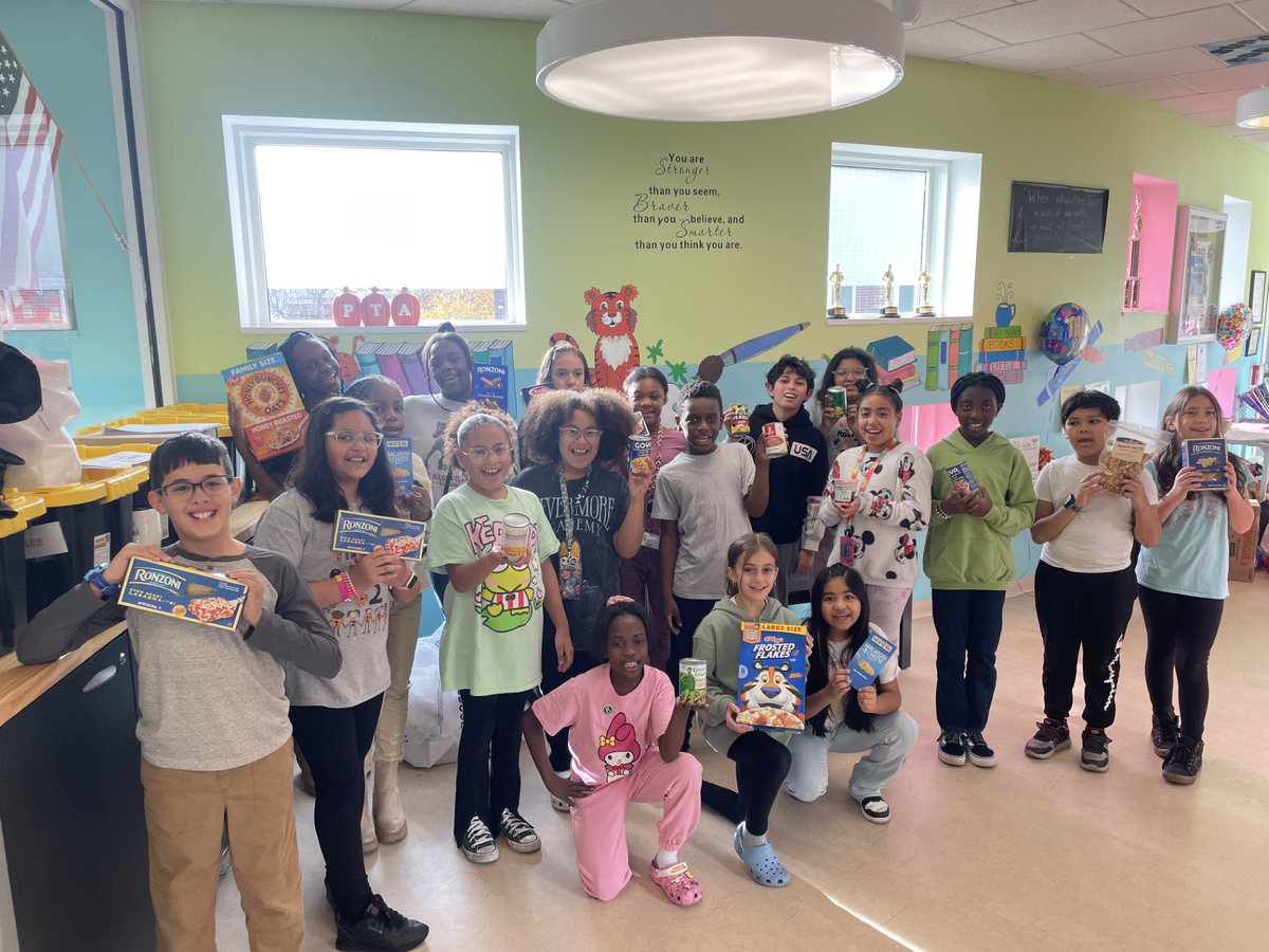 School No. 2's Kiwanis Kids making a difference in their community of Linden, NJ. Food for those who are less fortunate. #LINCSfoodpantry #GivingFirst #Theseasonofgiving #happiestschoolinamerica #LindenPublicSchools
