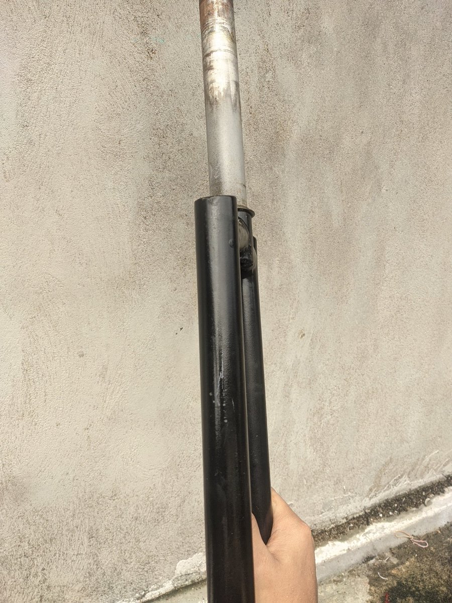 feihunkz's tweet photo. WTS Fork gatau namanya, copotan beli fullbike kemaren. cocok buat FGFS/Tracklocross.oversize, panjanh steertube 19cm
200K aja
#fnfjb https://t.co/pGBSmnJqmZ