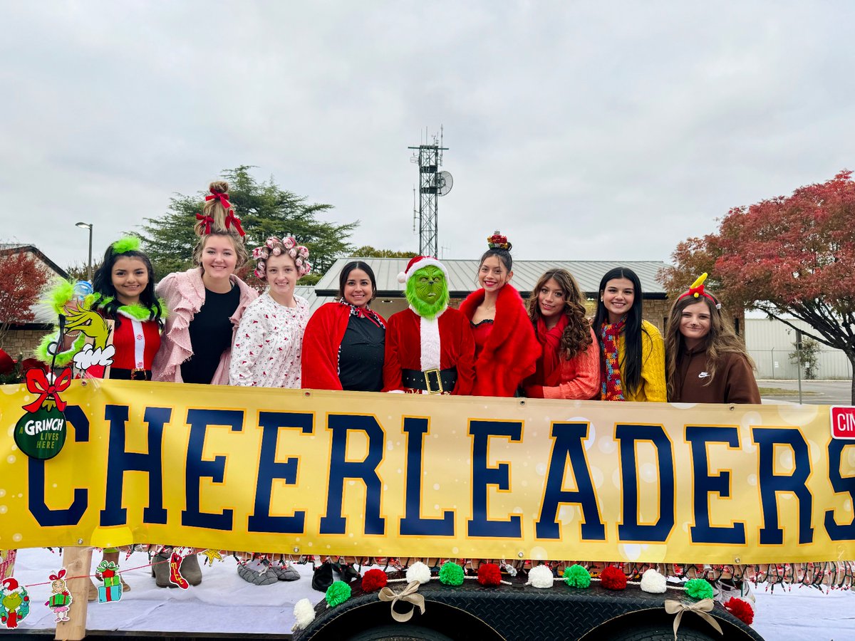 CheerTivy's tweet photo. Happy Holidays from Tivy Cheer!💚❤️💚❤️💚❤️ https://t.co/QQIIpZlV0c