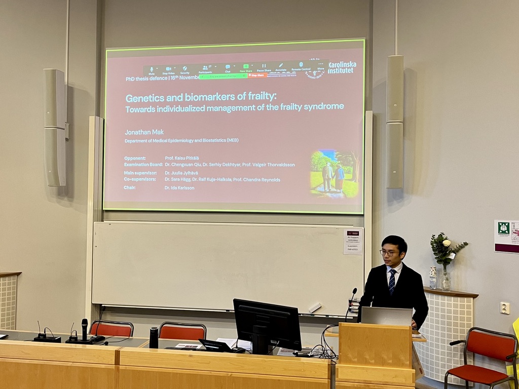 JonathanKLMak's tweet photo. 🎓Successfully defended my PhD thesis on Nov 16, 2023🙌Huge thanks to my supervisors @J_Jylhava @HaggSara @RalfKH Chandra Reynolds for their guidance &amp; support in the past 4 yrs. Couldn’t have done it without you🙏

 Link to my thesis: https://t.co/OdzR6CjmB4 https://t.co/TjUVqF2AsH