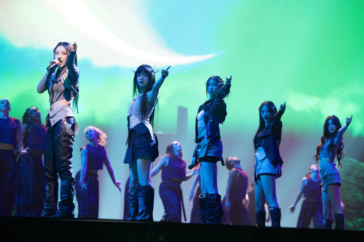 yo no conozco lo que es dormir bien, porque llevo toda la noche en vela esperando que comience la #𝐍əw𝕵ęa͜͡ns𓈒࣪𐙚᭄ׅׄ开幕 🎮♡ para ver a mis reinitas en acción mientras me cantan #我ʼ𖤍१Ꮐ𝗼︢︣ׄ𝕕𝘀ׅׄ que ya es un verdadero himno.

𝙷𝕖𝑙lo ❀ 𝚔i𝕥t𝚢 ༉ ‧₊ ݁ ˖