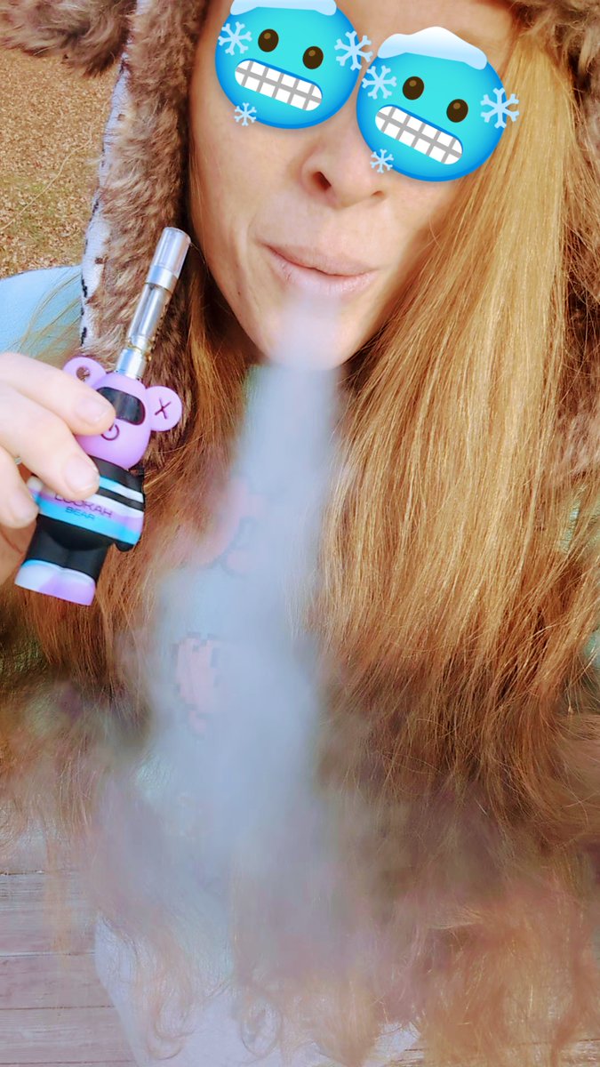 Good morning! Happy #SundayFunday ! It's a nice 24° 🥶💨🔥 Have a great day! 🔥💨🤗🫶
#Mmemberville #StonerFam #CannabisCommunity #redhead #goodmorning #WINTER #vapepen #PRINCESS #teddybear #cold