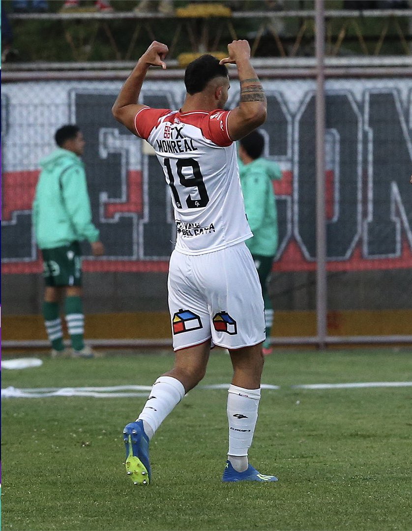 Jpmonreal9's tweet photo. Ahora que pasaron unos días de nuestra dolorosa eliminación quería despedirme y agradecer a la gente de este lindo club , cada hincha, trabajador y compañero del  Uní Uní que desde el día uno me demostraron su cariño, muchas muchas muchas gracias. ⚪️🔴 https://t.co/FFl3znP7Sk