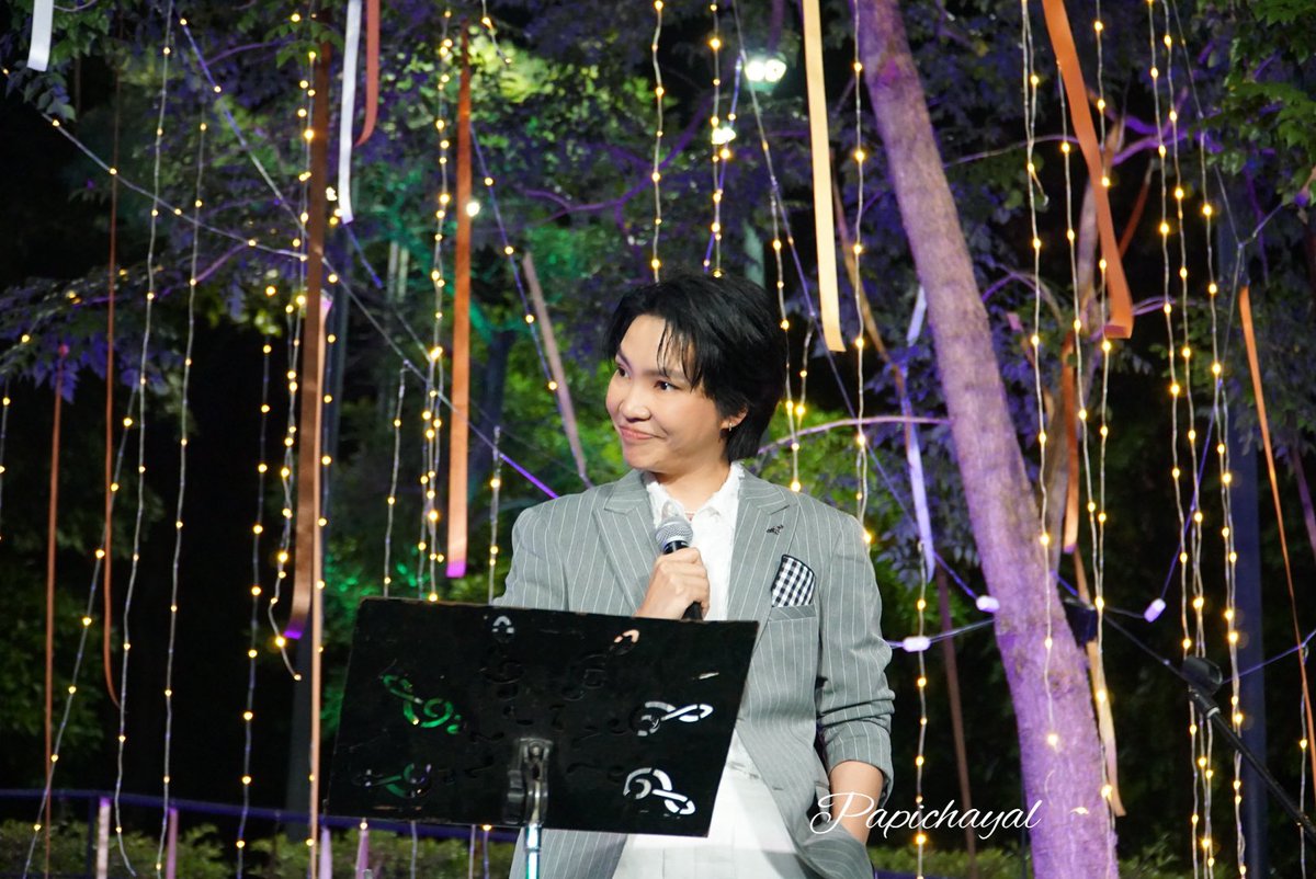Papichayal's tweet photo. ดีใจที่ได้เจอนะค้าาา ขอบคุณสำหรับเพลงเพราะๆนะคะ ขอบคุณนะคะที่ทำให้หนูยิ้มออกมาได้แบบไม่รู้ตัวเลย @rosesirintip 
เมื่อวานเป็นวันที่มีความสุขมั่กมากกกกกกก https://t.co/OhNgp6IoRy