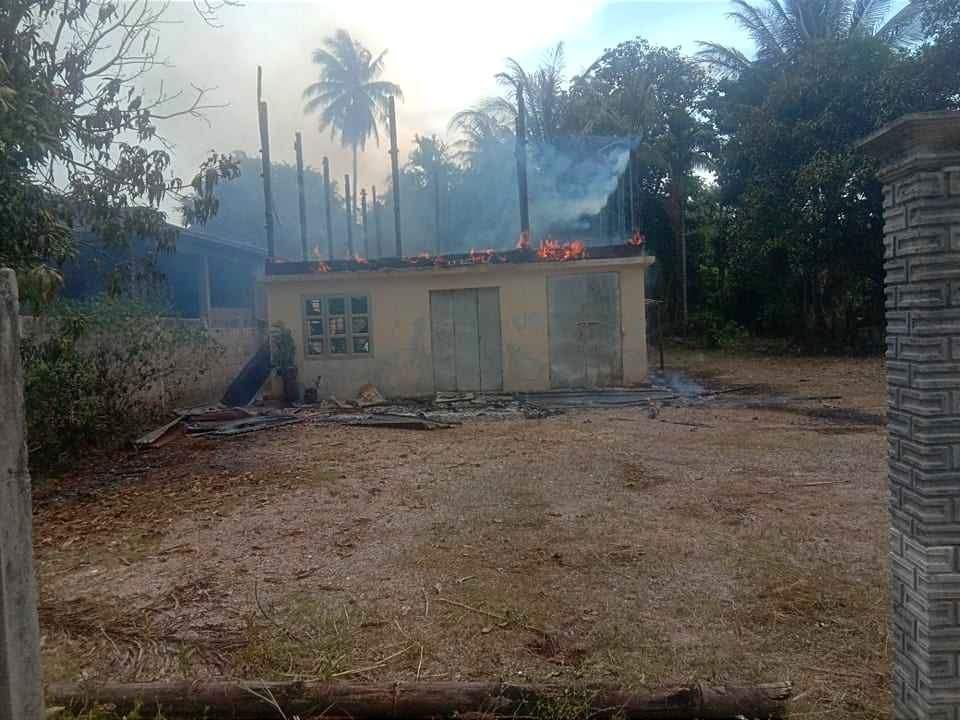 zawmoethant71's tweet photo. Some residents houses of #MuDu village, which have been nearby place of #DeepSeaPort project from #DaWei district was burned down by arson of military council's troops, according to residents.
https://t.co/91YERUNfED
#2023Nov19Coup
#WarCrimesOfJunta
#WhatsHappeningInMyanmar https://t.co/HufSQAhiWB
