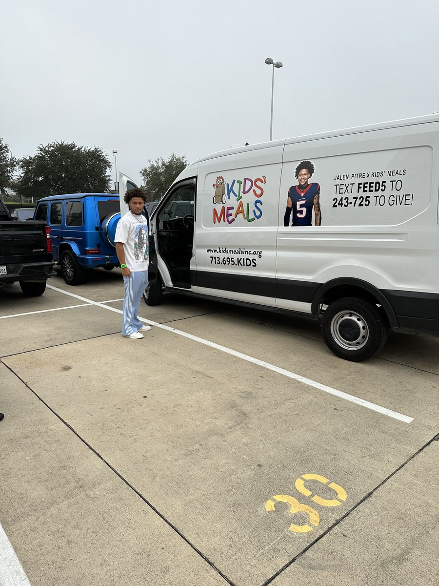 This is how Houston Texans’ S @JalenPitre1 arrived at NRG Stadium this morning for the game vs. the Arizona Cardinals: Pitre drove a meal delivery truck to support @KidsMealsInc’s #Feed5More campaign to fight childhood hunger. Learn more and donate at feed5more.com.