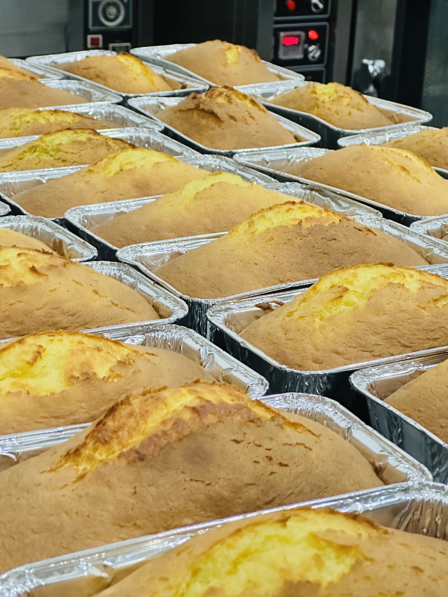 BreadboxB's tweet photo. 🍞🌟 Craving perfection? Our freshly baked Madeira Loaves from The Bread Box Bakery are here to elevate your taste experience! 🥖✨ https://t.co/PuaA60oQCr