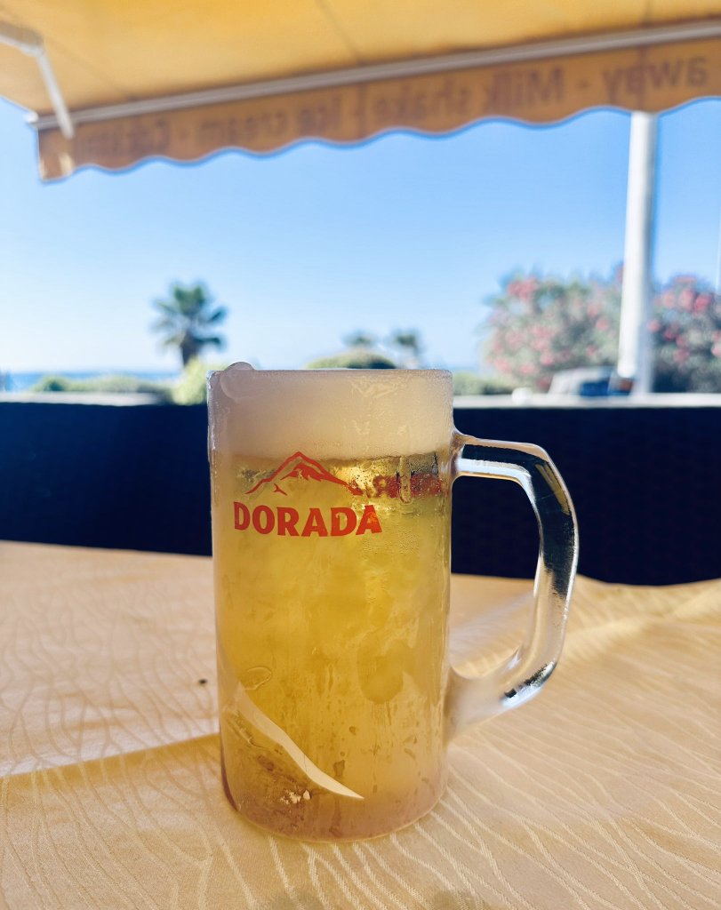 PintsBeauty's tweet photo. From getting snug by a fire to this. Pint of Dorada in Costa Adeje, Tenerife 🇪🇸 https://t.co/oFt5LnTMBw