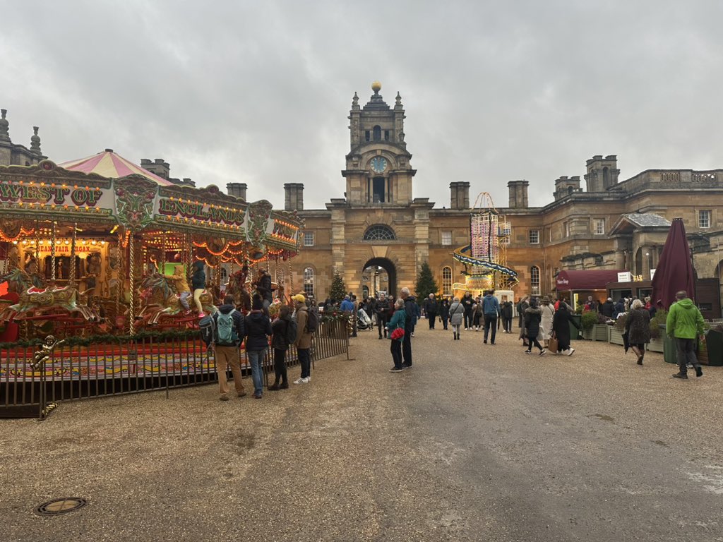 Christmas at @BlenheimPalace 🎄

Mulled Wine and Food