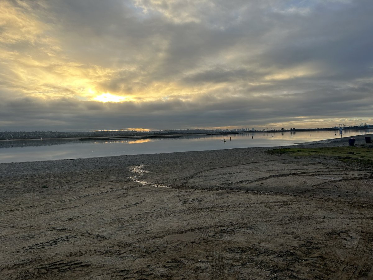 Jenevevil's tweet photo. It’s a beautiful morning to walk 20 miles #sd3day https://t.co/ADsl2VRQSA