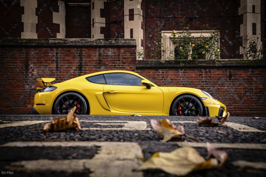What  can you say about today's Sunday 'inn' the City? Blue skies, white  'puffy' clouds, autumn leaves, and Porsches as far as you could see; a  photographer's dream. Read more: bit.ly/sitc1123

<a href="/pcgb/">Porsche Club GB</a> <a href="/PorscheGB/">Porsche GB</a> #Porsche #London #getoutanddrive #historiclondon