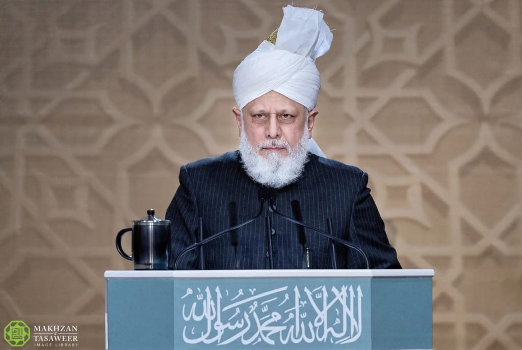 AhmadiyyaMu's tweet photo. #VoicesForPeace - Hazrat Mirza Masroor Ahmad : "La clé de la paix est de mettre fin à la cruauté et à l'oppression partout où elles se produisent, avec justice et égalité. Ce n'est que lorsque ce principe sera respecté que la paix mondiale se développera." #palestine #israël https://t.co/8sPyma3XEW