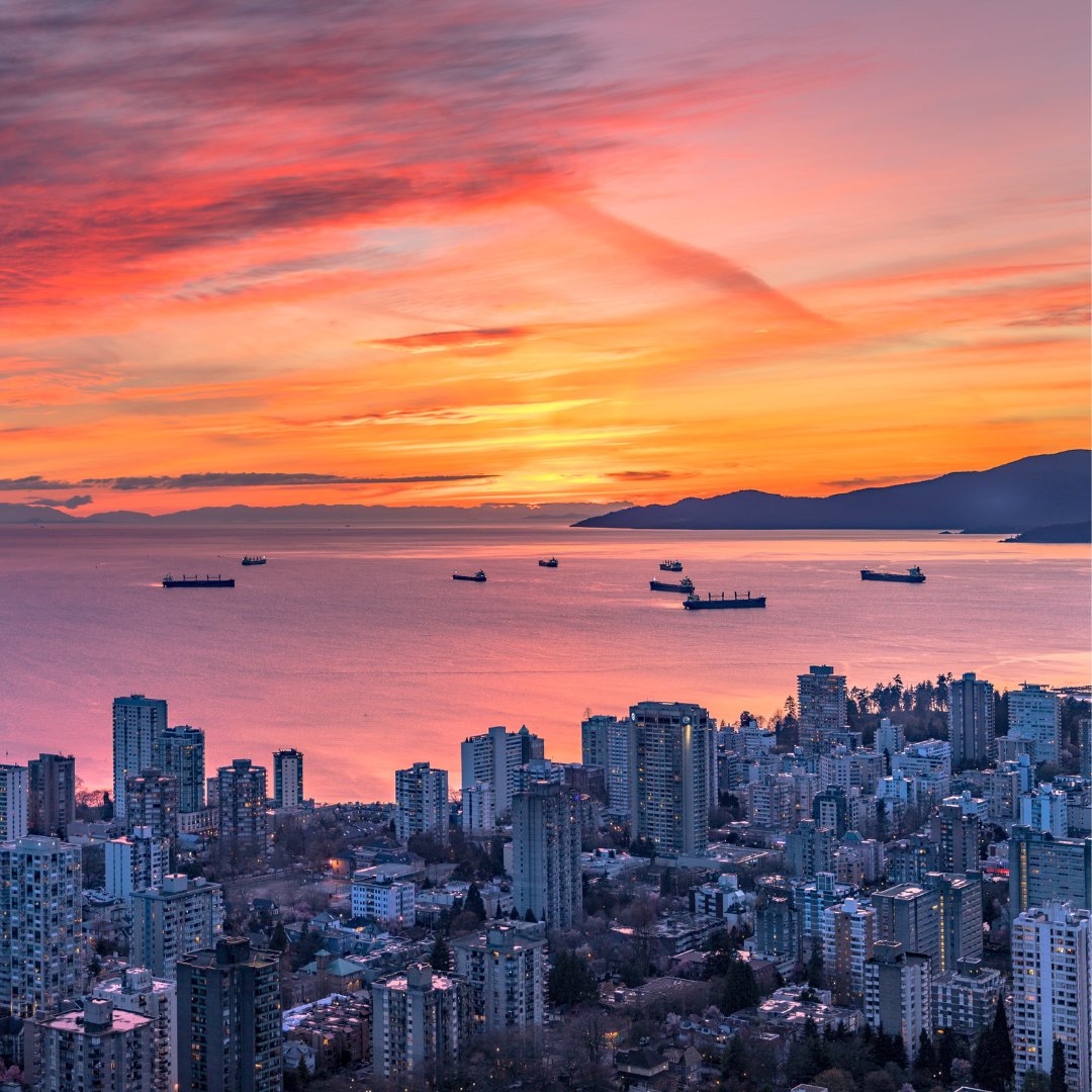 ucanwest's tweet image. Vancouver's sunsets are stealing the show with cotton candy skies that light up the city. 🍭🌅

These sunsets are true showstoppers with their kaleidoscope of colours. Where is your favourite spot to catch these stunning views?

#MyUCW #Explore604 #SunsetMagic #VancityViews