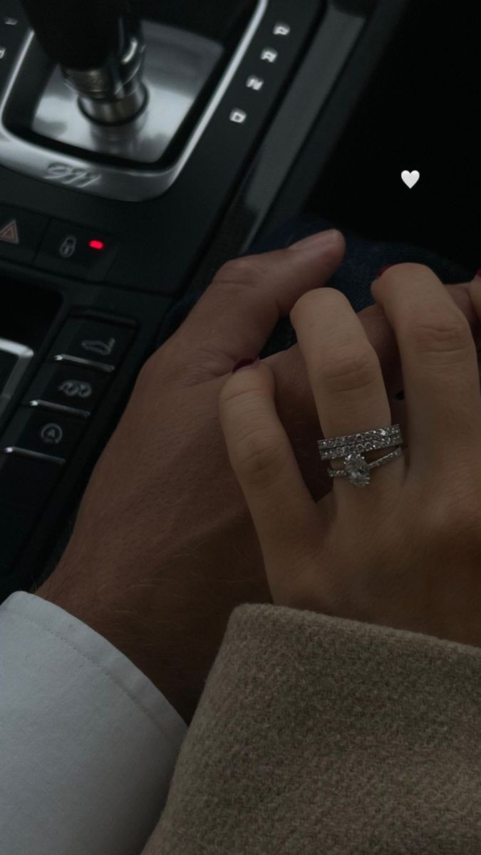 Hands couple tweet media