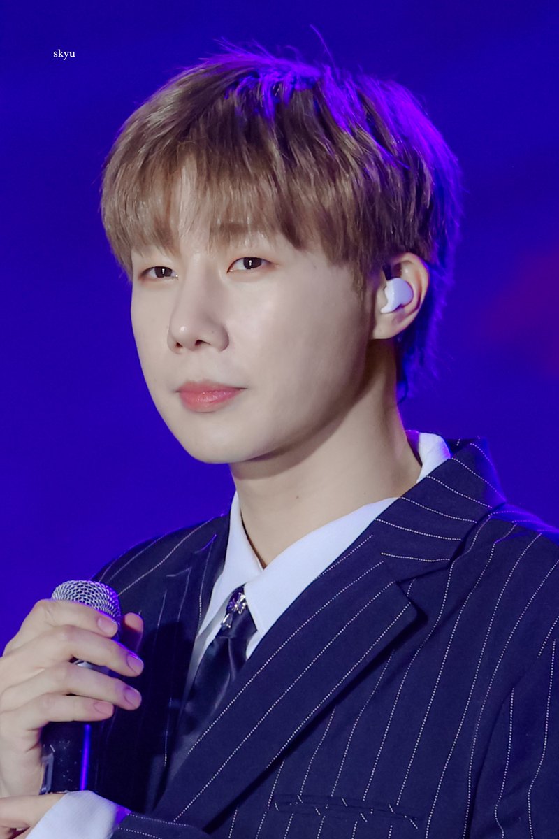 sky_u89's tweet photo. 231028 SGF

노래해줘서 고마워❤️
🎊11주년 축하해🎊

#11thSoloDebut 
#11thSoloDebut_Anniversary

#인피니트 #김성규 #성규 
#INFINITE #KIMSUNGKYU #SUNGKYU https://t.co/xLohsQDi58