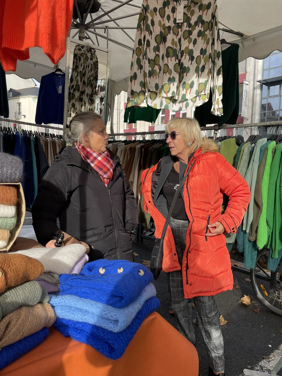 Louisa_Amrouche's tweet image. Tjs un gd plaisir d’aller rencontrer mes amis commerçants pour discuter, pour écouter lrs revendications sur le mauvais entretien du marché de #Talensac, en raison de l’inaction de l’actuelle Maire de #Nantes, et pour les aider au mieux à trouver des solutions #Commerces #Marché
