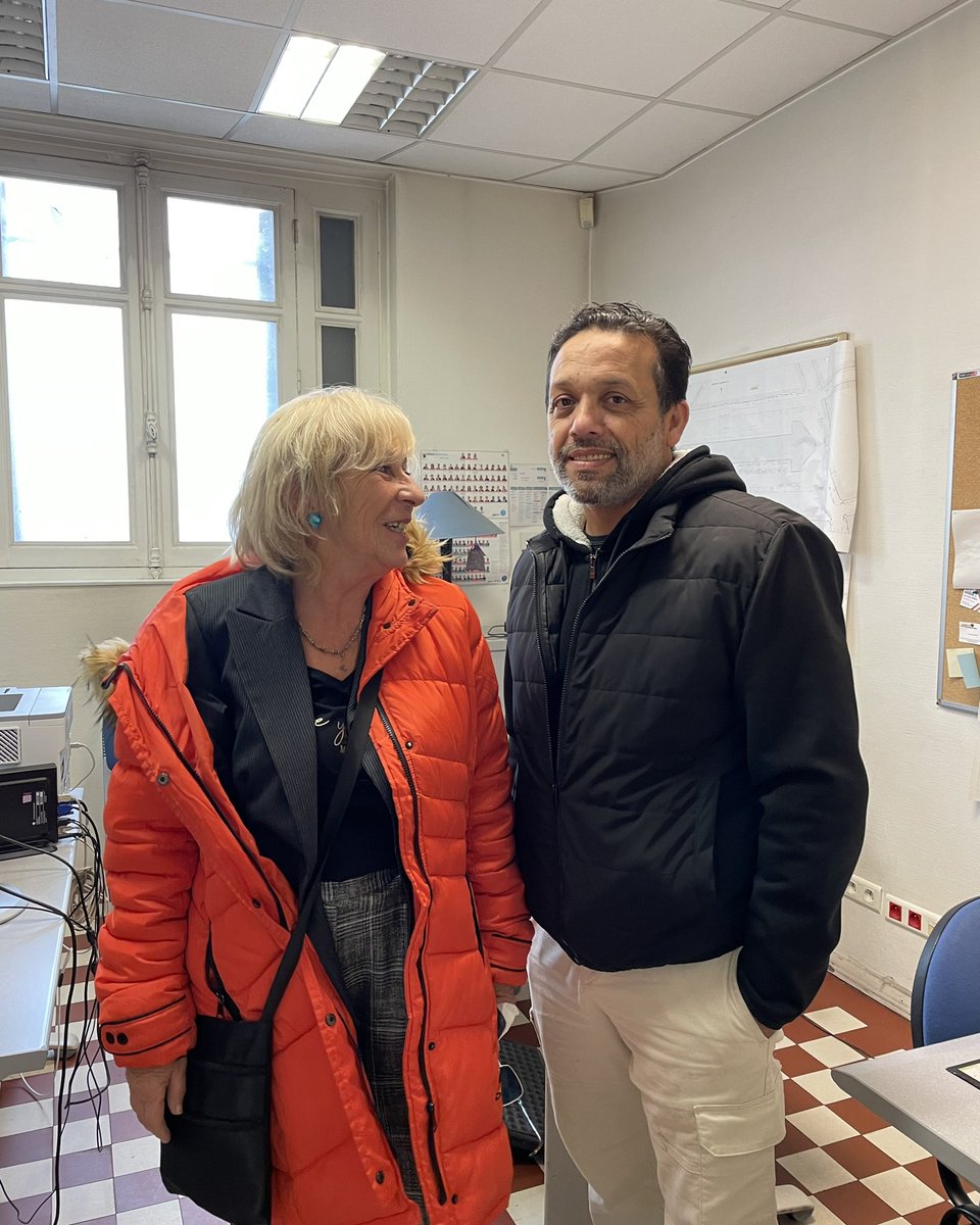 Louisa_Amrouche's tweet image. Tjs un gd plaisir d’aller rencontrer mes amis commerçants pour discuter, pour écouter lrs revendications sur le mauvais entretien du marché de #Talensac, en raison de l’inaction de l’actuelle Maire de #Nantes, et pour les aider au mieux à trouver des solutions #Commerces #Marché