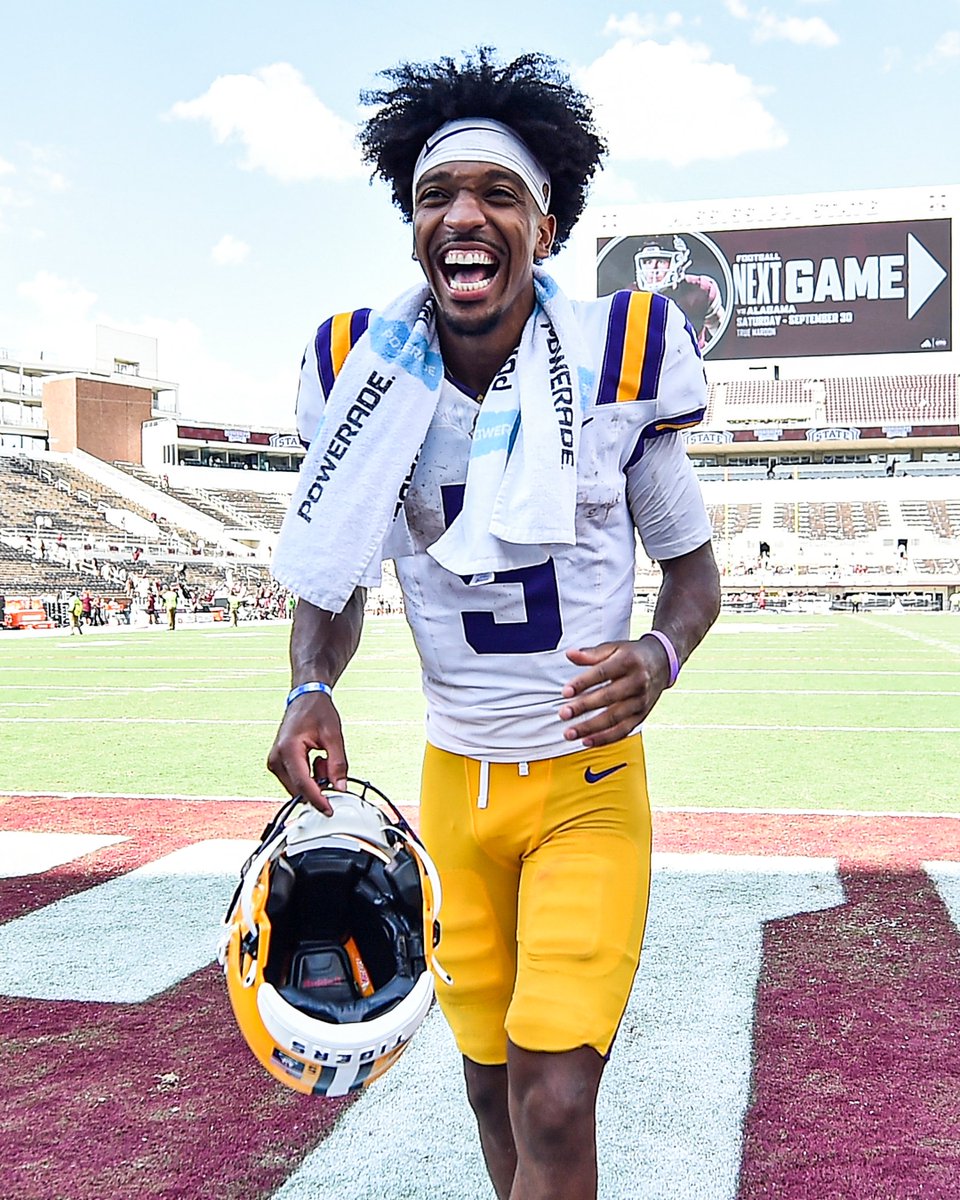 sportingnews's tweet photo. Jayden Daniels has been unreal this season 🤯 @LSUfootball 

◽️ 1st in QB rating
◽️ 1st in pass TD
◽️ 1st in rush yards among QBs
◽️ 1st in pass/att AVG
◽️ 1st in rush/att AVG (100+ att)
◽️ 3rd in pass yards
◽️ 5th in CMP% (300+ att) https://t.co/6jxobqzbIE
