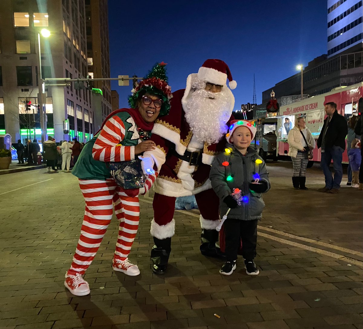 LoidKr8675309's tweet photo. @Dejan_Kovacevic @shanedunlap 16th straight year at Light Up Night with my wife, 4th with our son. As always, wonderful atmosphere and time. No issues. Felt completely safe the whole time. My kind of town ❤️
#LightUpNight
#Pittsburgh https://t.co/FVGcipXi00
