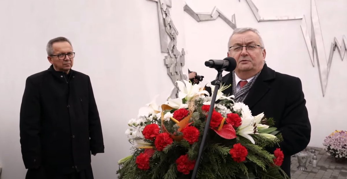 ITS_waw_pl's tweet photo. 🎗️Światowy Dzień Pamięci Ofiar Wypadków Drogowych - relacja z obchodów 🕯️https://t.co/w4puE1KqIF
#30YearsOfRemembrance #WDoR2023 https://t.co/Vre501gvjU