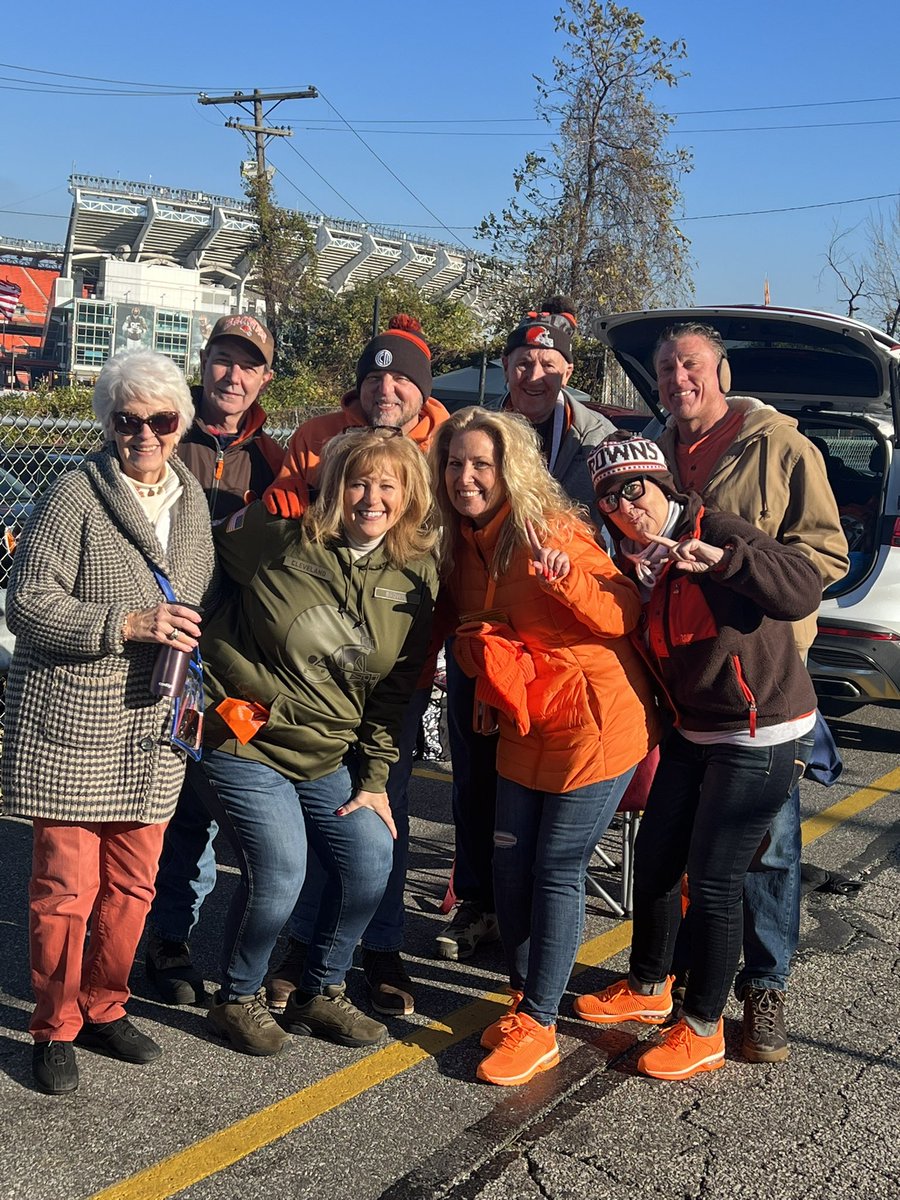 Let’s go Dawgs! #ClevelandBrowns #clevspit #PITvsCLE