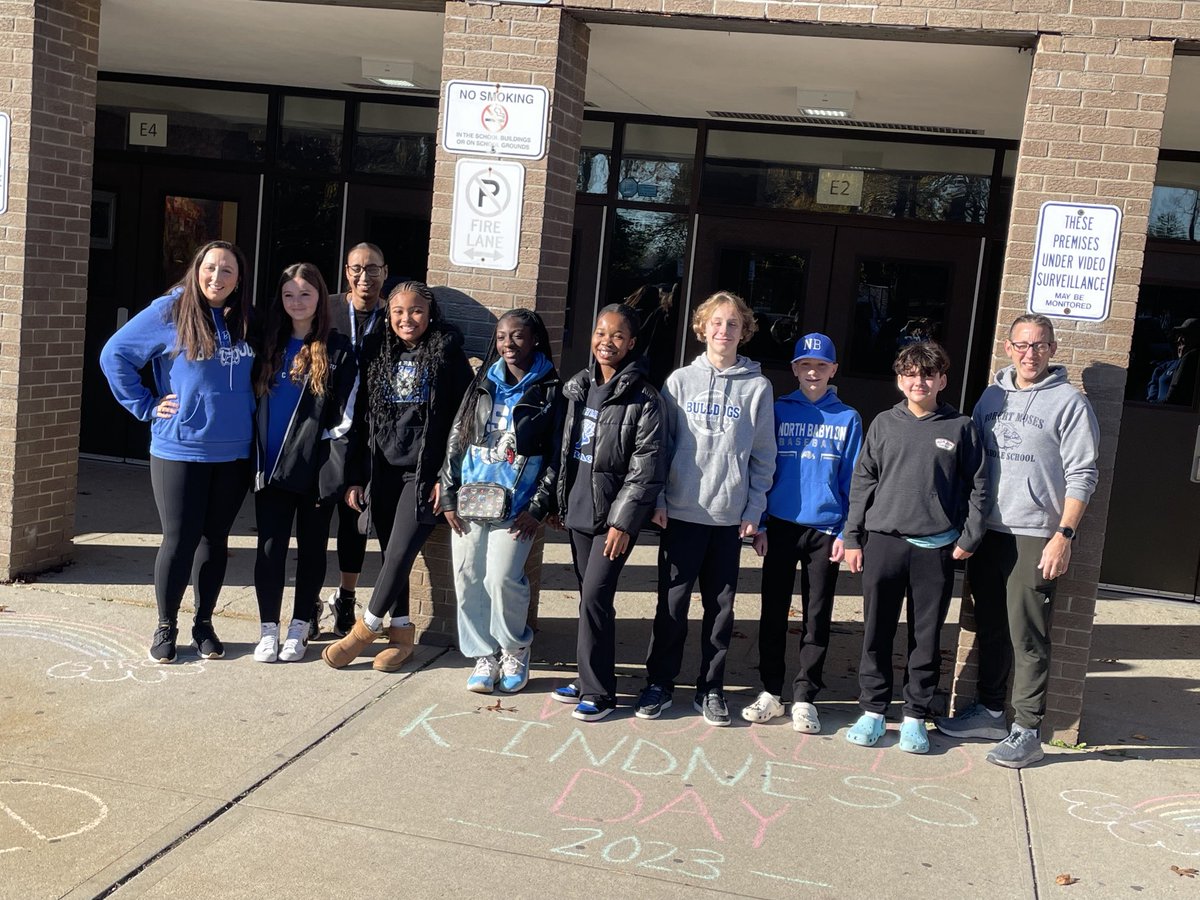 rmms_s's tweet photo. Great moment today for RMMS students. They left today for the Youth and Government conference in Albany, where students will become Senators and Assembly members for a few days. https://t.co/0C6DRO89E8