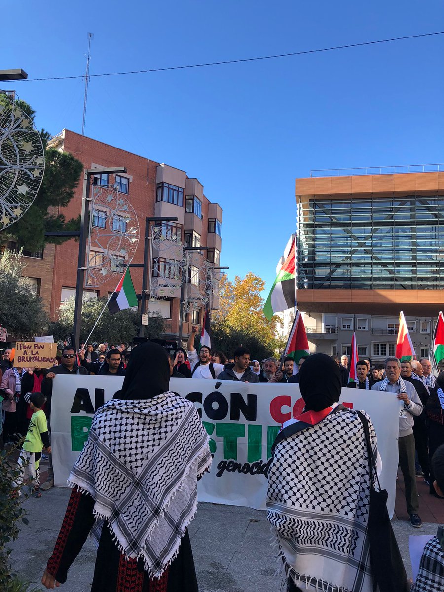 AteneoAlkorcon's tweet photo. Y Alcorcón salió a la calle, demostrando que la organización popular y la solidaridad internacionalista siguen vivas. Gracias a las personas asistentes y las organizaciones convocantes por alzar la voz y no ser testigos mudos de la barbarie. 

#AlcorcónConPalestina https://t.co/FUh6MTOz9W