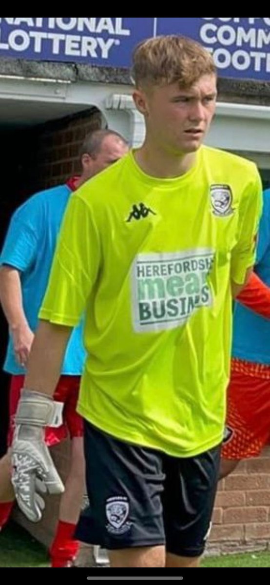 DEBUT 》A big shoutout to Aiden Bryant who made his first team debut yesterday! The 17 year old plays in our U18 and Development teams. He was confident and assured throughout and did not look out of place, his strong one handed save a highlight! Congratulations Aiden 👏 🔴⚪️