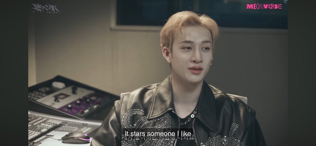 aprilllxoxoo's tweet photo. This is what Chan meant “it stars someone I like” https://t.co/oZd3IkS5IZ