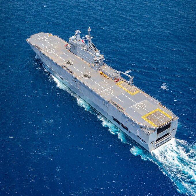 SebLecornu's tweet photo. Suite à l’accord entre @EmmanuelMacron et @AlsisiOfficial et aux discussions conduites avec @MinColonna, le Dixmude, porte-hélicoptères amphibie, appareille vers l'Égypte pour apporter un appui sanitaire aux populations civiles de Gaza. https://t.co/J2bSW4a4nM