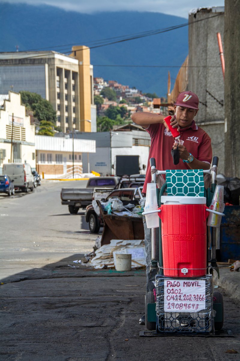 jimmyvillalta's tweet photo. Caraqueños de a pie. Serie CARACAS no es una Foto #Caracas #venezuela #caraqueños
#caracascity #ccs #lcexposure #documentary #zumapress #retrato #portrait #streetphotographer #streetphotography #streetstyle #streetleaks #nikon #venezolanos https://t.co/ju3NQz2s26