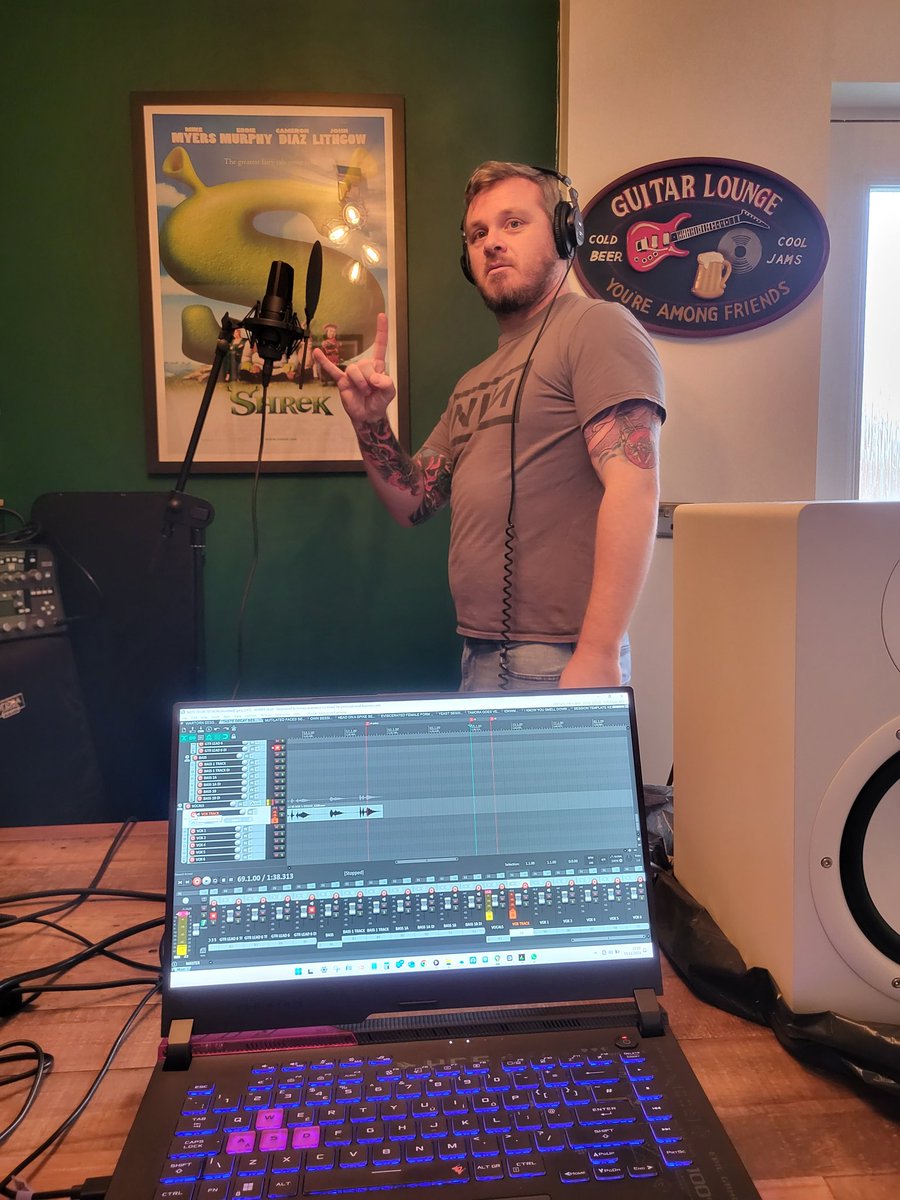 ThyDemise_OSDM's tweet image. tracking vocals with David
#metal #deathmetal #vocals