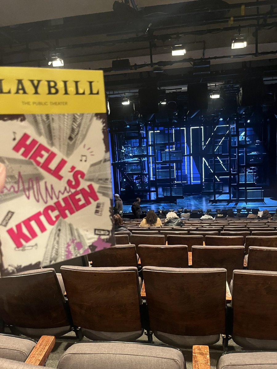 RobMarroneNYC's tweet photo. Welcome to Hells Kitchen. #hellskitchen. 
Who knew @aliciakeys lived around the block from me ?! 
Great show!!! https://t.co/w7iGXLDUZs