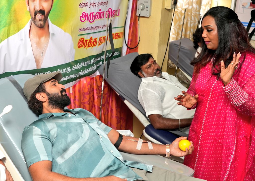 allindiaavfc's tweet photo. ரசிகர் மன்றம் சார்பில்
இரத்த தான முகாம்!🩸
பிறந்த நாளில் ரசிகர்களுடன் இணைந்து தானும் இரத்த தானம் செய்த அன்பு அண்ணன் அருண் விஜய்!❤️🙏 @arunvijayno1
#HappyBirthdayArunVijay #HBDArunVijay #ArunVijay #AV https://t.co/RDR2U40iUn