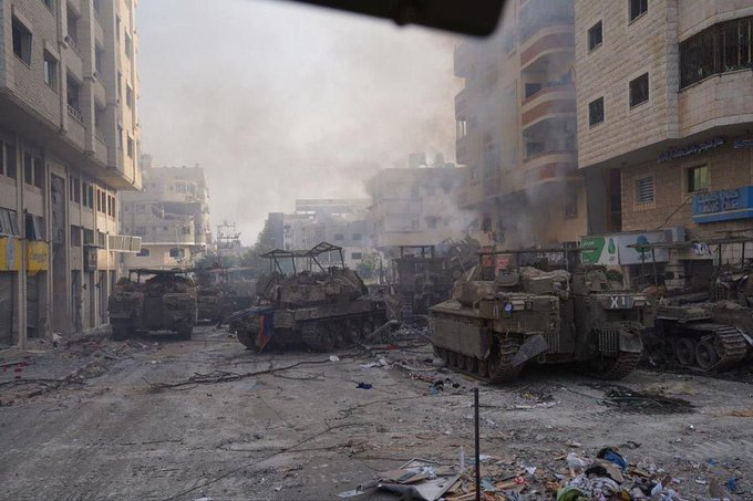 1b2_r's tweet photo. @jacksonhinkle The Merkava was the most powerful tank in the world
Then came the red triangle 🔻
So he made it a piece of scrap https://t.co/yQ2OIMsFJI
