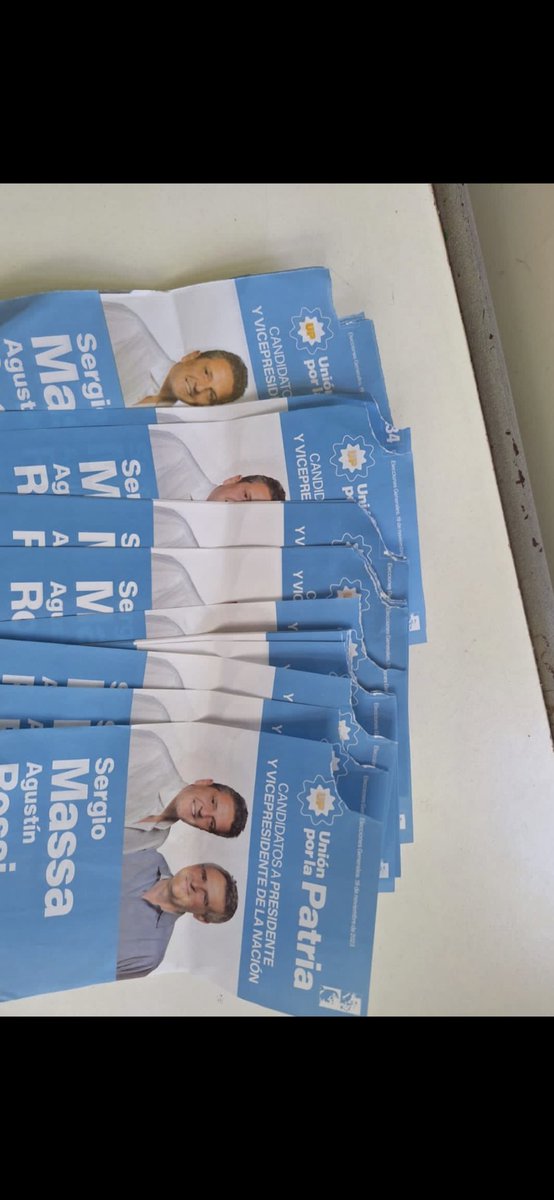 BallesterDani's tweet photo. Me dicen que están poniendo Boletas falsas, cortan el sello o número de Lista, etc. En Zona Norte PBA, en la plata y en otros lugares también. Ojo al votar! No hagan trampa!!!!!! https://t.co/Sz4xP0Axd5