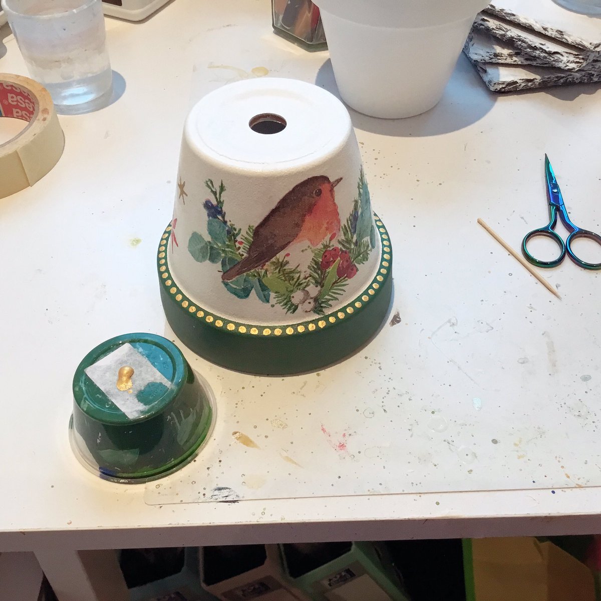 Getting there - rather slow progress with this one!  Keep watching…..
#handmadegifts #HandmadeGift #shopindie #Christmas2023 #UKChristmas #christmas2023 #upcycle #CraftBizParty #decoupage #decopage #craftshout #christmasbells #bells #christmasdecoration #UKhandmade