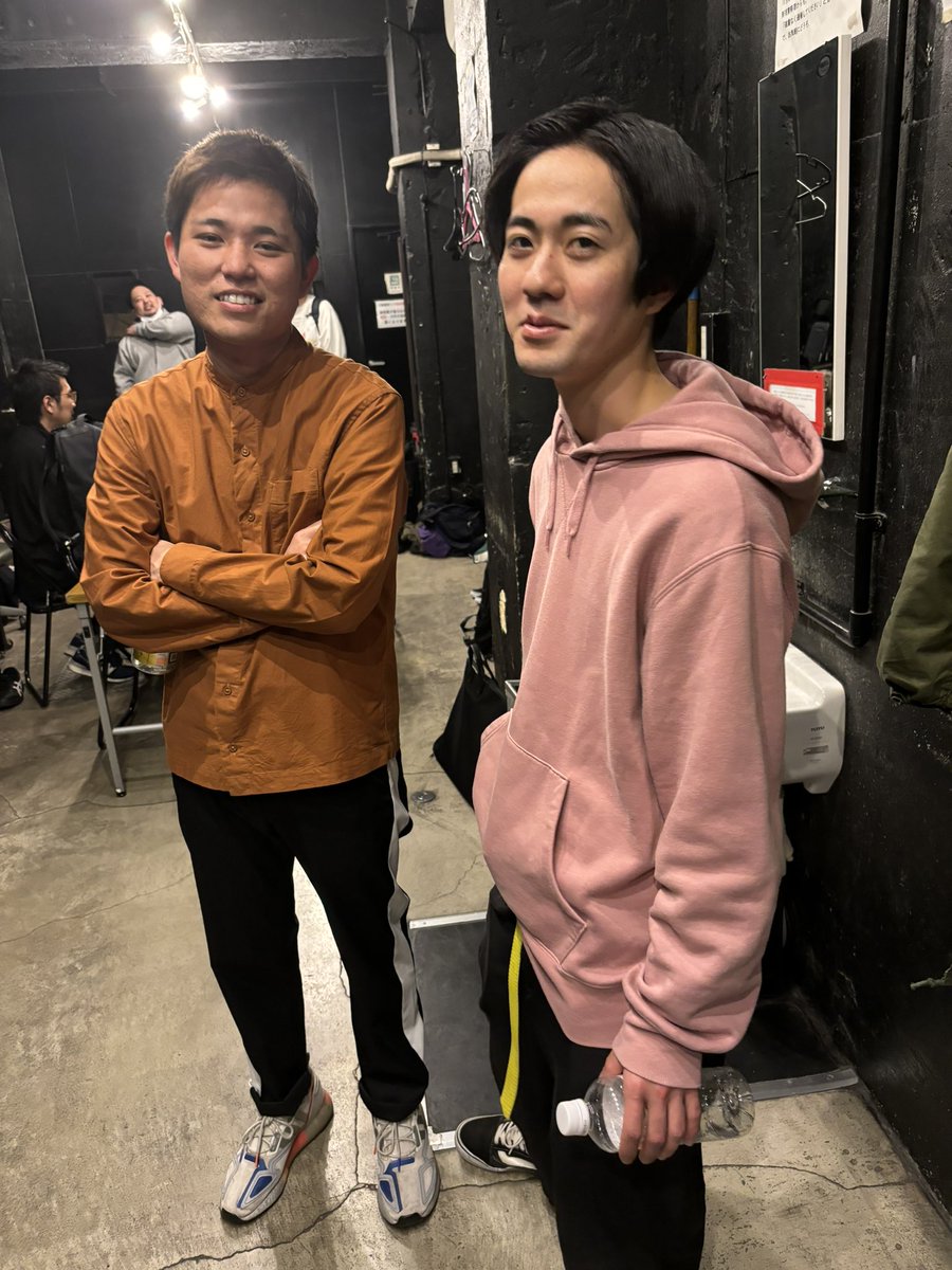 katanarashino's tweet photo. 事務所ライブ金のたまご、ガーベラは夢を見るありがとうございましたー！！！

事務所ライブは激落ちくん、ガーベラは春組織でフィニッシュ漫才師でした！！！ https://t.co/IIaQ6hZ3jc