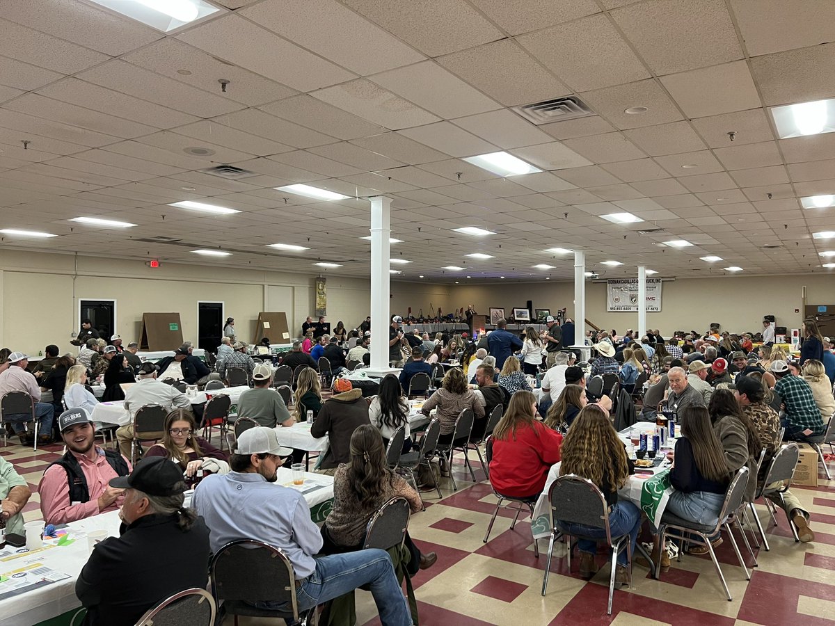devanbarbour's tweet image. Always good to be with Harnett County Ducks Unlimited! 

Appreciate the opportunity to give the prayer, and excited to leave with a new old school camo office chair! I know the perfect desk for an old school camo chair that currently sits north of Richmond.