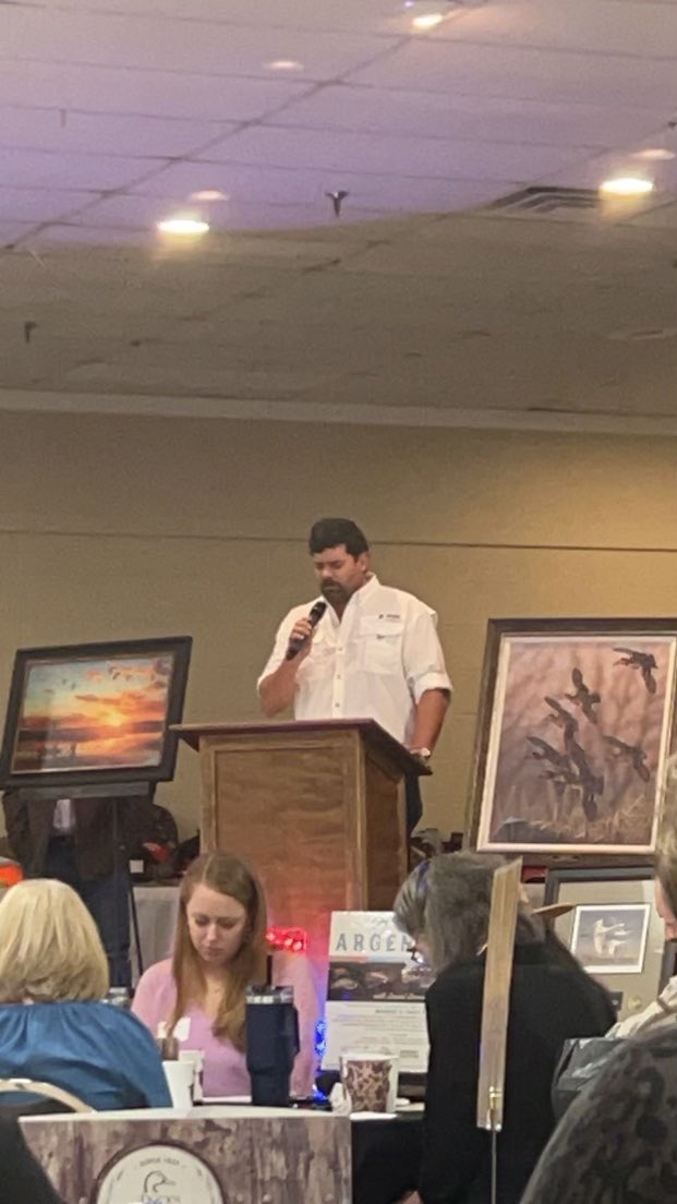 devanbarbour's tweet image. Always good to be with Harnett County Ducks Unlimited! 

Appreciate the opportunity to give the prayer, and excited to leave with a new old school camo office chair! I know the perfect desk for an old school camo chair that currently sits north of Richmond.