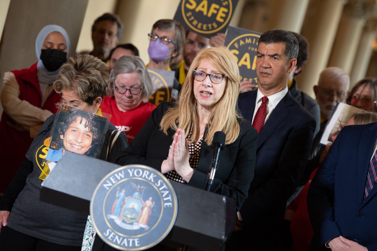 Last yr, 255 pedestrians died of traffic violence in NYC. On World Day of Remembrance for Traffic Victims, we honor those lost &amp; demand change.

Next session we must pass my bill, #SammysLaw, in memory of Sammy Cohen Eckstein, which would allow NYC to set lower speed limits.#WDoR