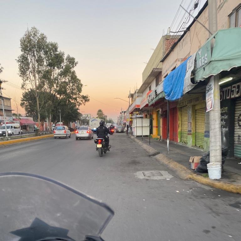 #PatrullajePreventivo| Con el propósito de fortalecer la seguridad y abordar de manera inmediata cualquier acto delictivo, los elementos del sector 14 Izcalli están llevando a cabo acciones preventivas, intensificando el patrullaje en la zona oriente del municipio.

#PorAmorANeza