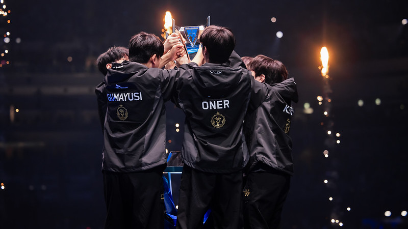 The #Worlds2023 Final broke the record for the largest audience for a Worlds Final, with a peak of 6.4 million viewers*

*Chinese viewers are not included in these numbers.

🤯🤯🤯