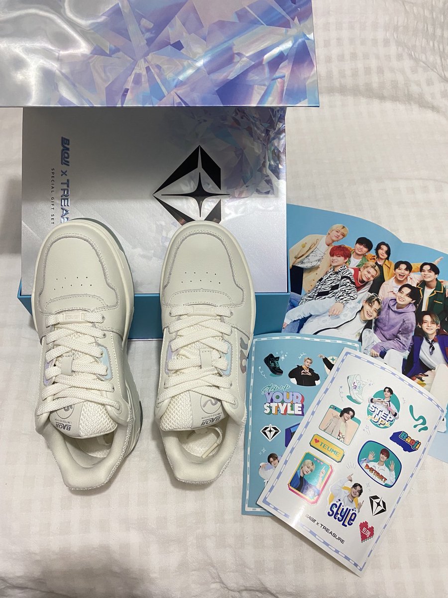 JajarBring's tweet photo. @baojiofficial ยิ่งใหญ่ เกรียงไกร Baoji 👟👍🏻
ใส่เดินสบาย ใส่ดูคอนเสิร์ต นุ่มสุดๆ ไปเลยคะ ขออนุญาติแปะคำบรรยาย เพราะไม่สามารถพิมพ์ความประทับใจกับรองเท้าแค่ในนี้ได้เพียงพอคะ 💙🩵 #BAOJIxTREASURE #BAOJI_REBOOT https://t.co/KXWTao04To