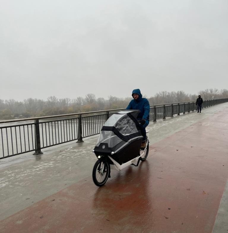 244BlogRowerowy's tweet image. Jak już trzeba być szoferem dla dzieci, to dobrze mieć z tego trochę przyjemności (i ruchu). Wczoraj 30km podwózek, dzisiaj podobnie. #cargobike #ubertata