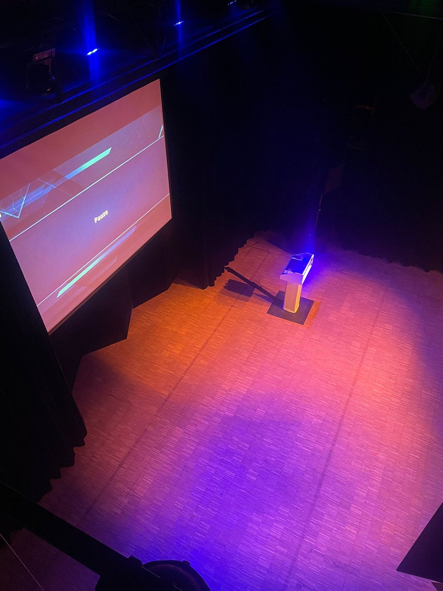 hetallerbeste's tweet photo. Afgelopen zaterdagavond had ik het geweldige privilege om een quizavond van @dequizshow te hosten, samen met voormalige teamgenoten van Friesland Bank. Deze prachtige avond vond plaats in het adembenemende Tryater theater in Leeuwarden, een nostalgische reis door de tijd! https://t.co/CsNN2O6Lxg