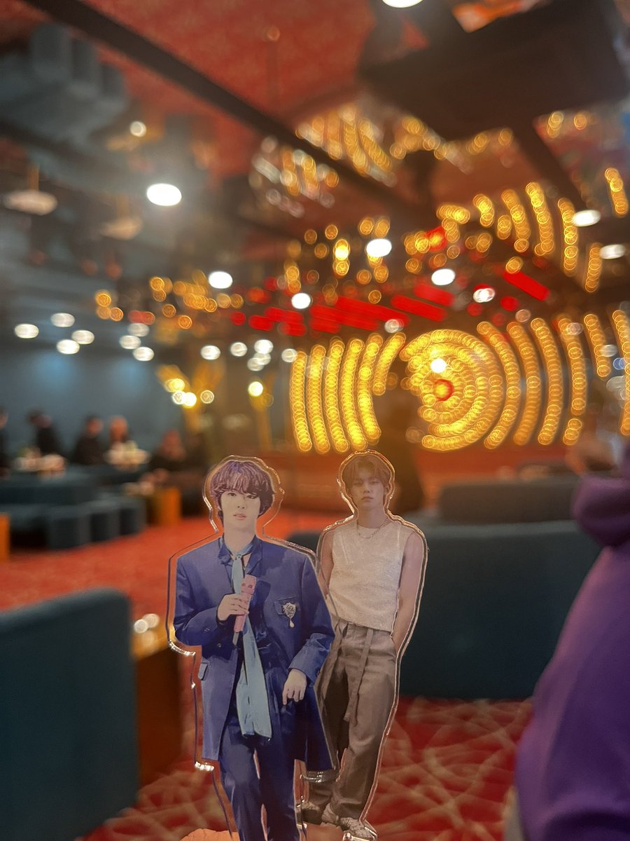 なんとなく集うことが決まったジンペン会💜韓サランのアイドルルームから始まってワッペンワークの新しいお店に、歌舞伎町のキャバレーを喫茶店にしたお店からのペク先生のお店でよく食べよく笑った1日でした😊またなんとなく集まろね💕😆💕