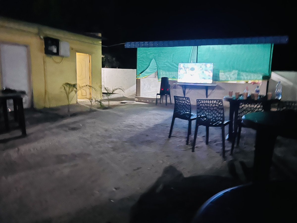 drkafeelkhan's tweet image. Watching alone .. as the crowd dispersed in disappointment.
उम्मीद पर दुनिया क़ायम है #GoIndia #WorldcupFinal